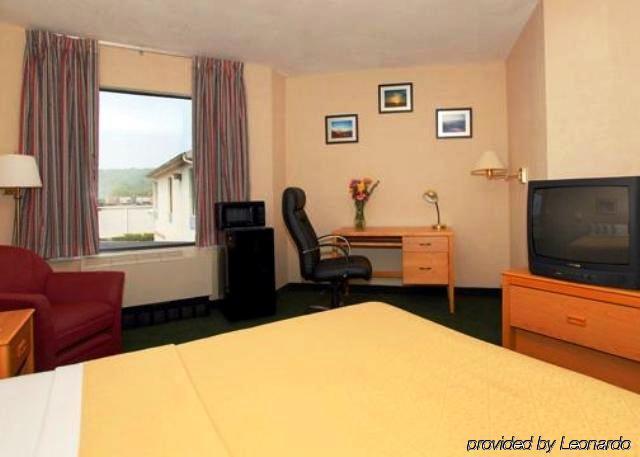 Quality Inn Binghamton West Apalachin Room photo
