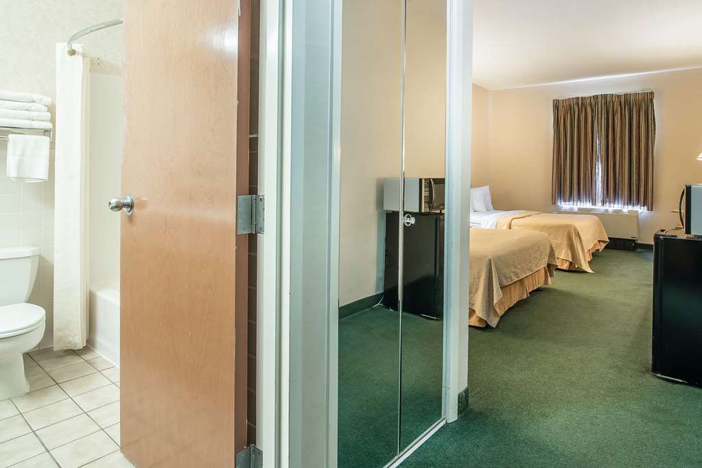 Quality Inn Binghamton West Apalachin Room photo